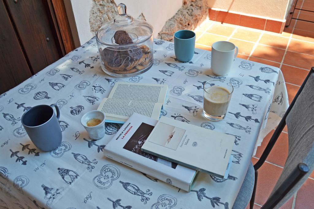 Bed And Book Giusino Acomodação com café da manhã Palermo Exterior foto